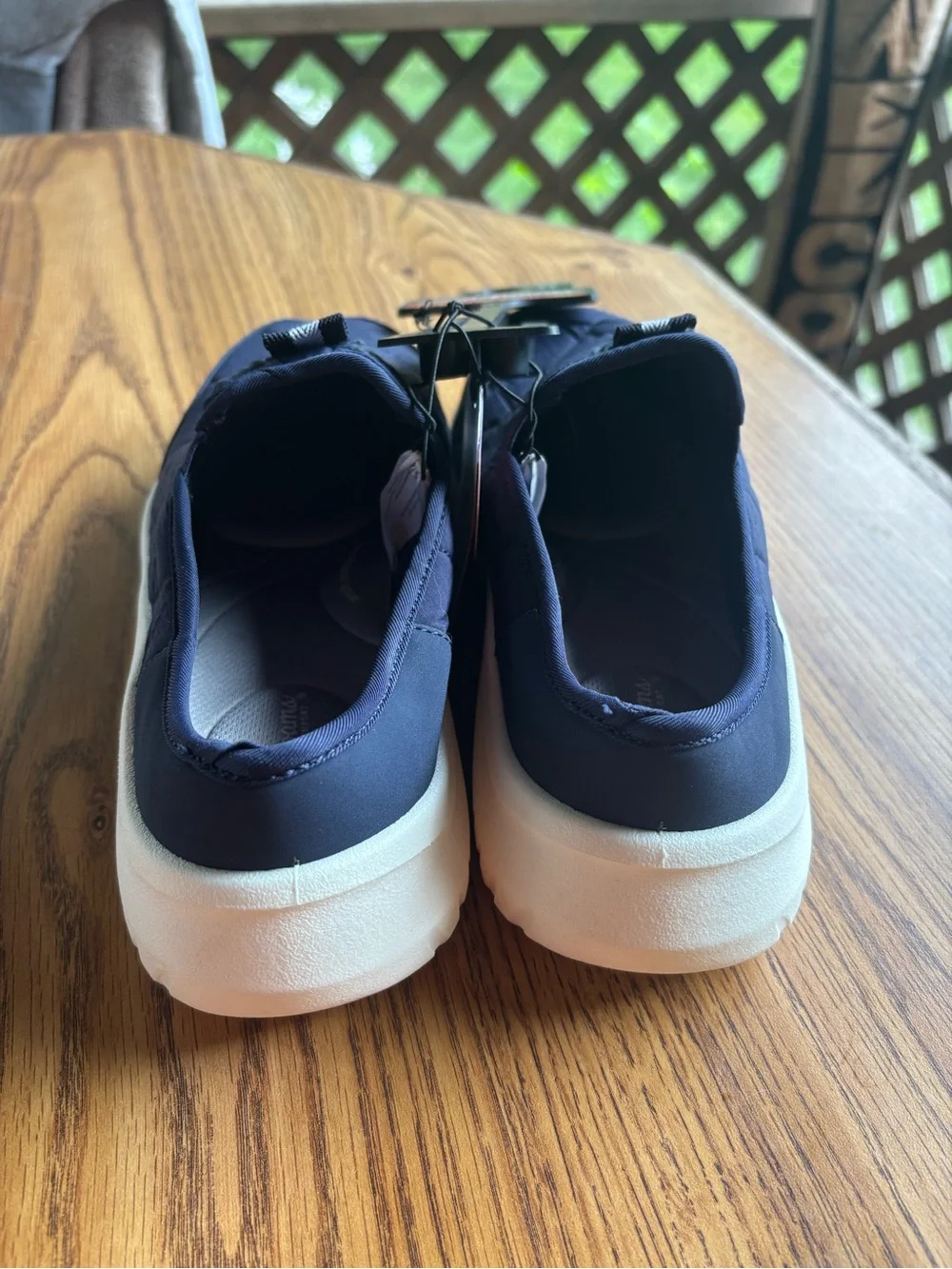 dearfoams Women’s Quilted Slip-On Mule in Navy and White